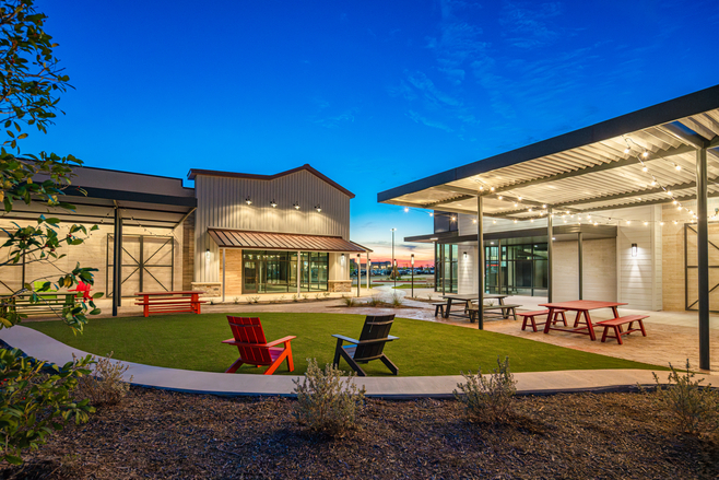 Image of gathering area at Jordan Ranch Market in Katy, Texas.